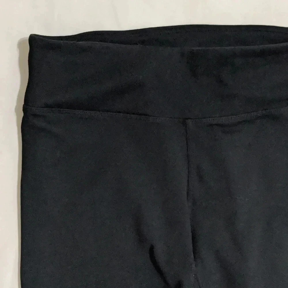 FABLETICS Define PowerHold Mid-Rise Capri, Color Black Size XS - Picture 5 of 14